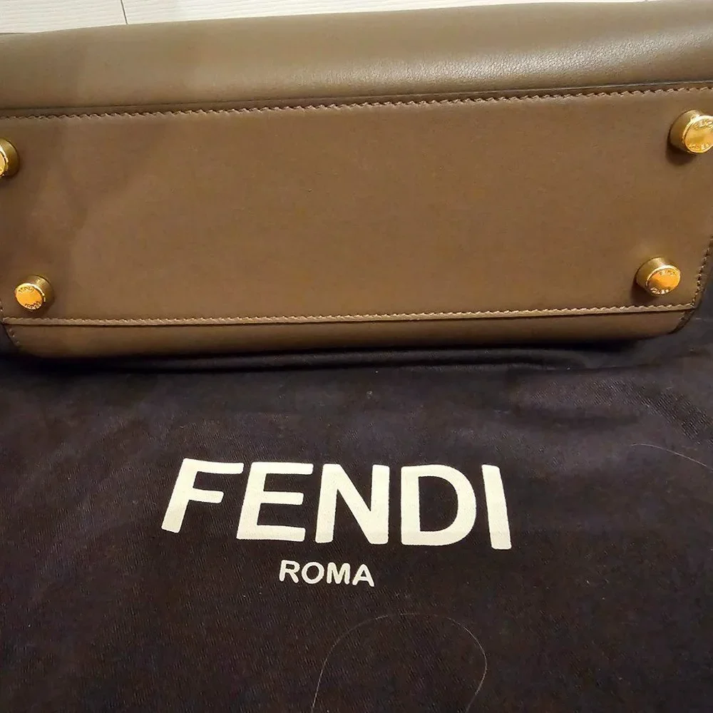Authentic FENDI Peekaboo Essentially - like new - Picture 3 of 10
